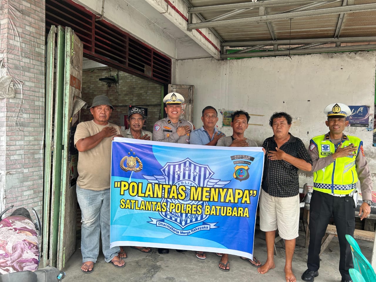 Satlantas Polres Batu Bara Sapa Supir Angkot, Sosialisasikan Tertib Berlalu Lintas dalam Program “Polantas Menyapa”