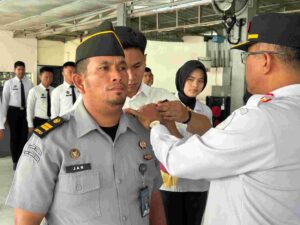 Kalapas Labuhan Ruku Apresiasi Kinerja Pegawai dengan Kenaikan Pangkat