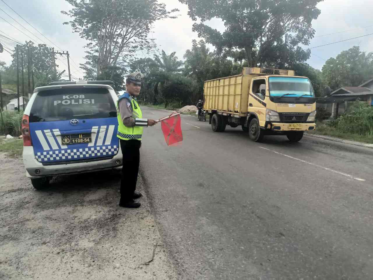 Sat Lantas Polres Batu Bara Rutin Gelar Patroli “Kibas Bendera” Sore Hari, Pantau Lalu Lintas dan Cegah Pelanggaran