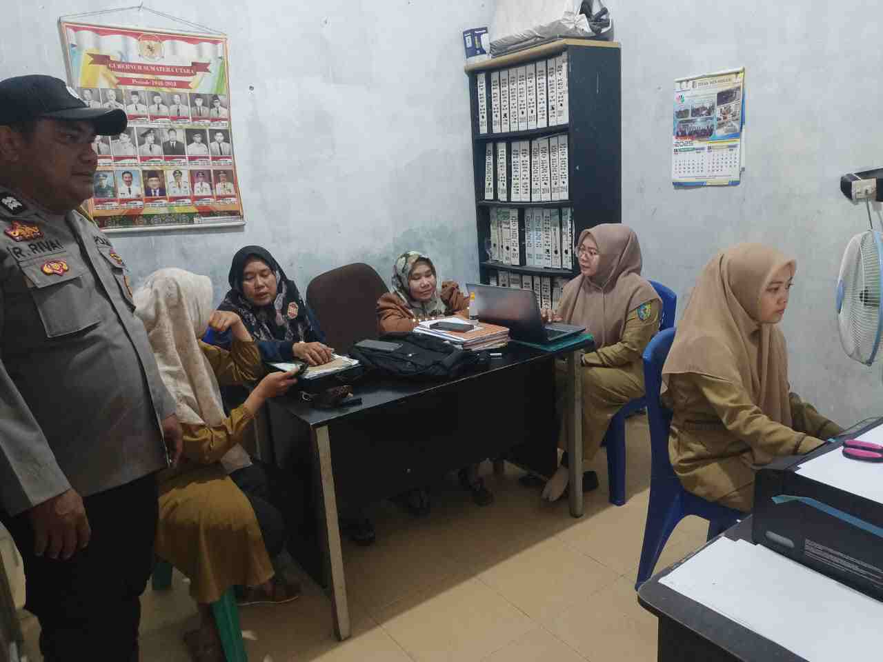 Bhabinkamtibmas Medang Deras Sambangi Desa Durian, Himbau Warga Waspada Kejahatan Jalanan dan Bijak Bermedsos