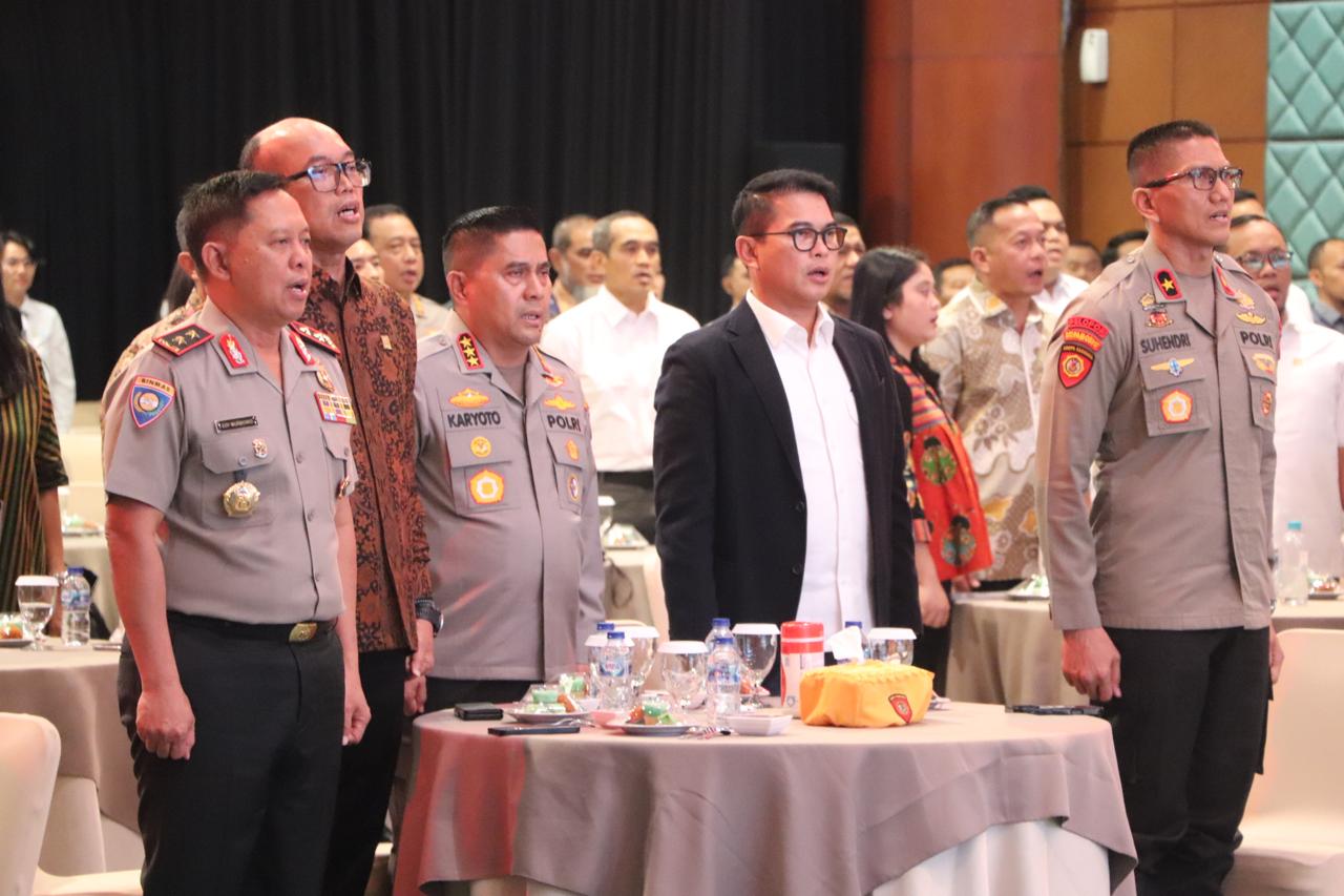 Polri Serahkan Sertifikat Audit Sistem Manajemen Pengamanan Obvitnas Tahun 2025