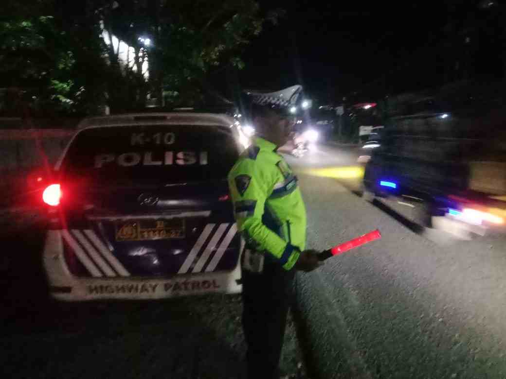 Polantas Polres Batu Bara Gencar Patroli “Blue Light”, Jaga Kamseltibcarlantas di Jalinsum