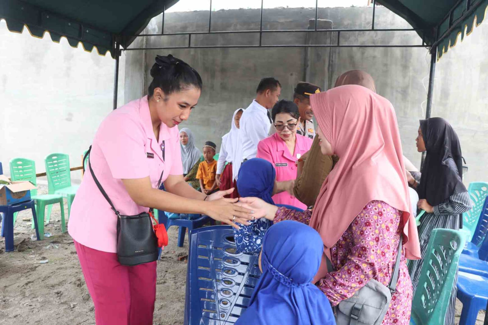 Kapolres Batu Bara Letakkan Batu Pertama Pembangunan MBG di Desa Lalang, Berbagi Kebahagiaan dengan Anak Yatim