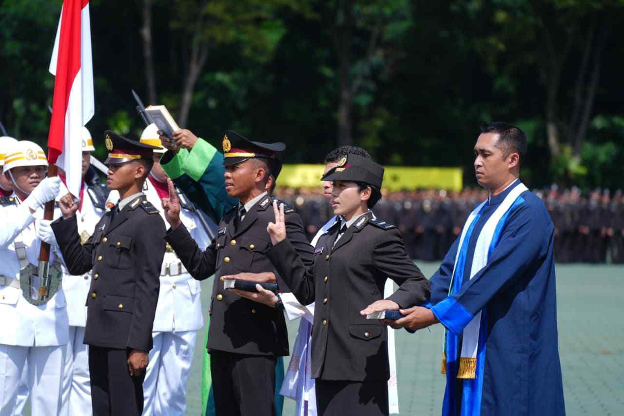 Dari Ladang dan Air Mata Perjuangan, Dua Anak Buruh Tani Jadi Lulusan Perwira Polri Terbaik