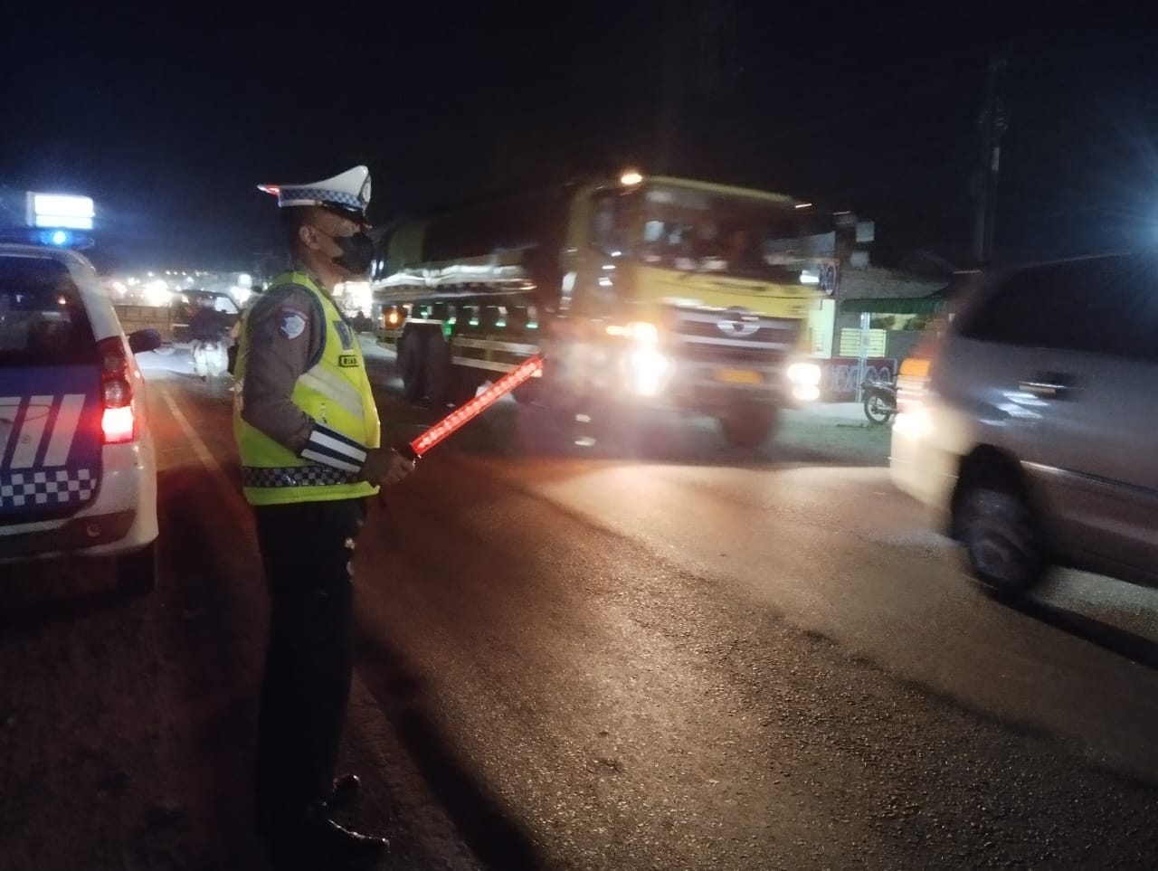 Polres Batu Bara Tingkatkan Keamanan dengan Patroli Blue Light di Jalinsum Rawan
