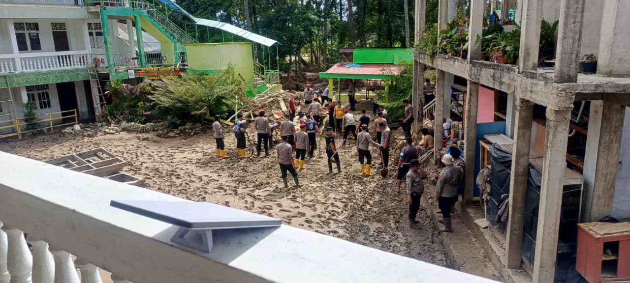 ‎Jaringan Internet Polri Hadir di 76 Titik Bencana: “Menghubungkan Harapan, Mengobati Rindu Pada Keluarga