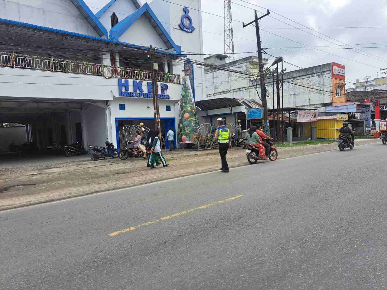 Sat Lantas Polres Batu Bara Gelar Patroli dan Pengamanan Ibadah Minggu di Sejumlah Gereja
