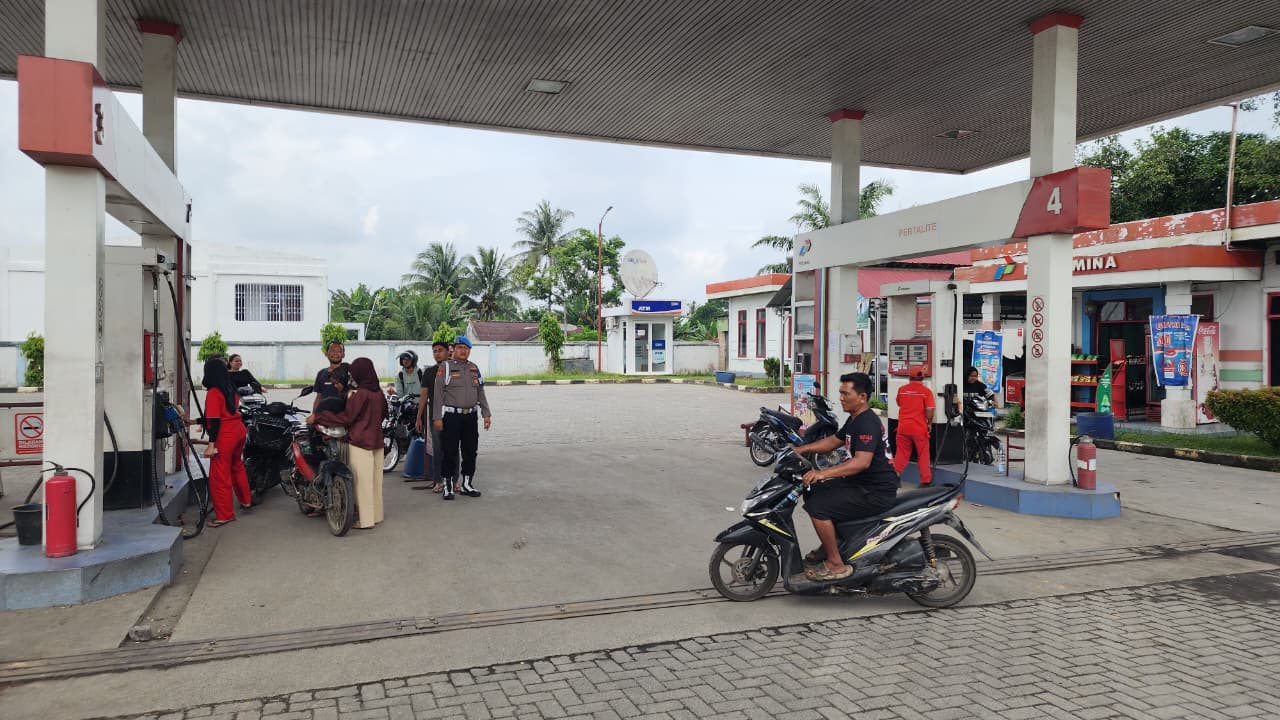 Polsek Lima Puluh Pantau Ketersediaan BBM di SPBU Sumber Padi, Bio Solar Kosong