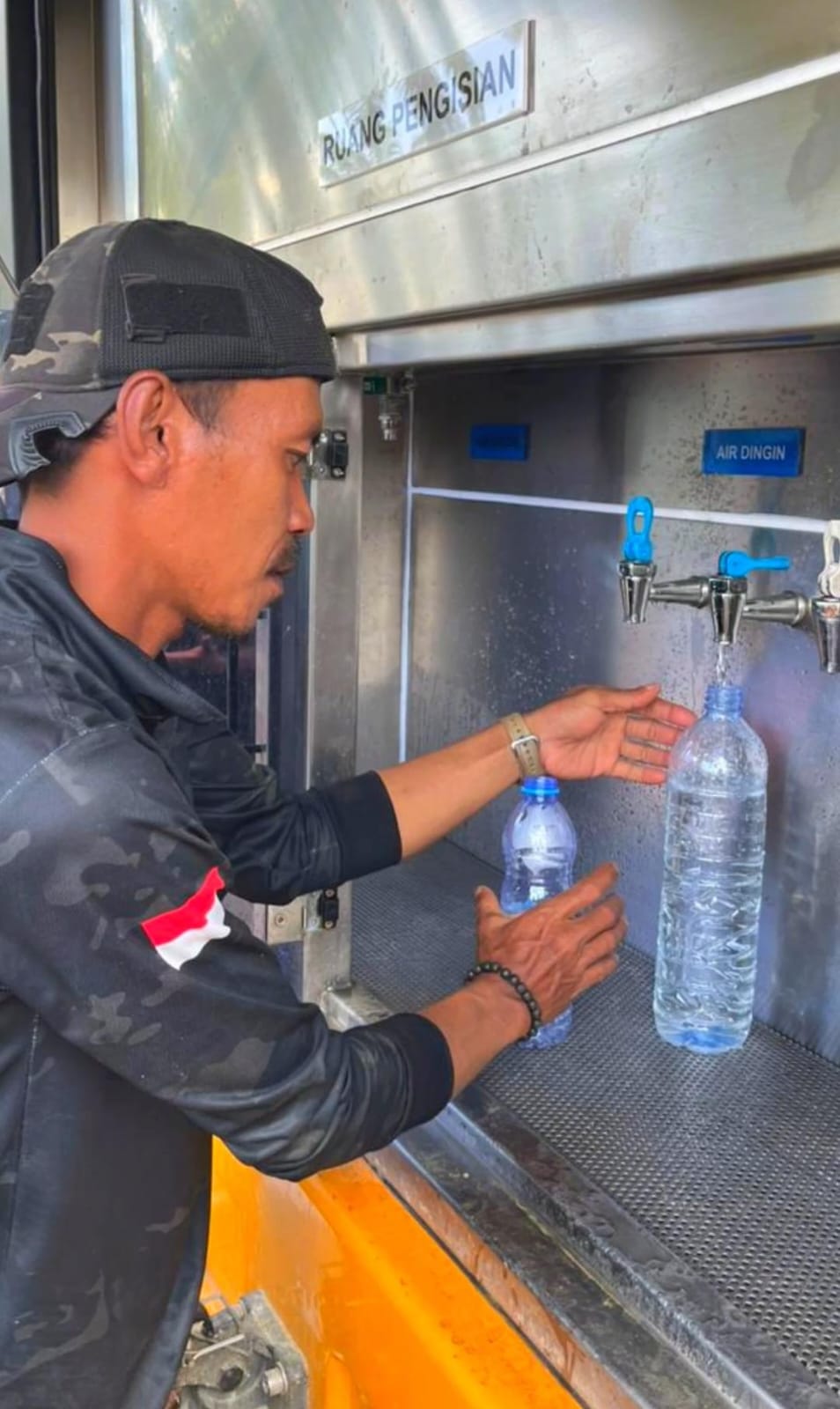 Polri Hadirkan Air Bersih Warga Terdampak Bencana Banjir di Sumatera
