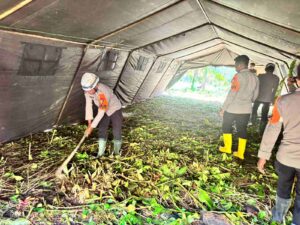 Bantu Korban Banjir Agam, Tim SAR Polri Dirikan Tenda Pengungsian dan Berikan Trauma Healing