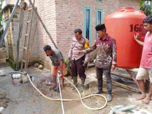 Polri Terus Dampingi Pemulihan Pascabencana di Padang Pariaman, Fokus Pemenuhan Kebutuhan Dasar dan Pemulihan Akses