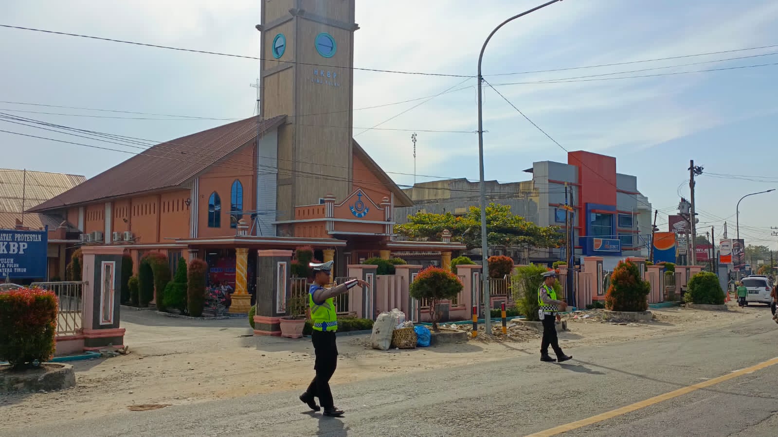 Polres Batu Bara Tingkatkan Pengamanan Gereja Saat Ibadah Minggu