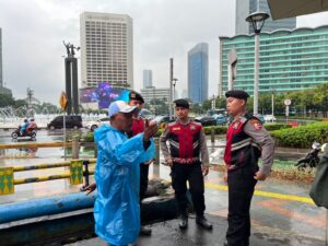 Personel Detasemen Perintis Polri Intensifkan Pengamanan Monas, Jamin Keamanan dan Kenyamanan Masyarakat