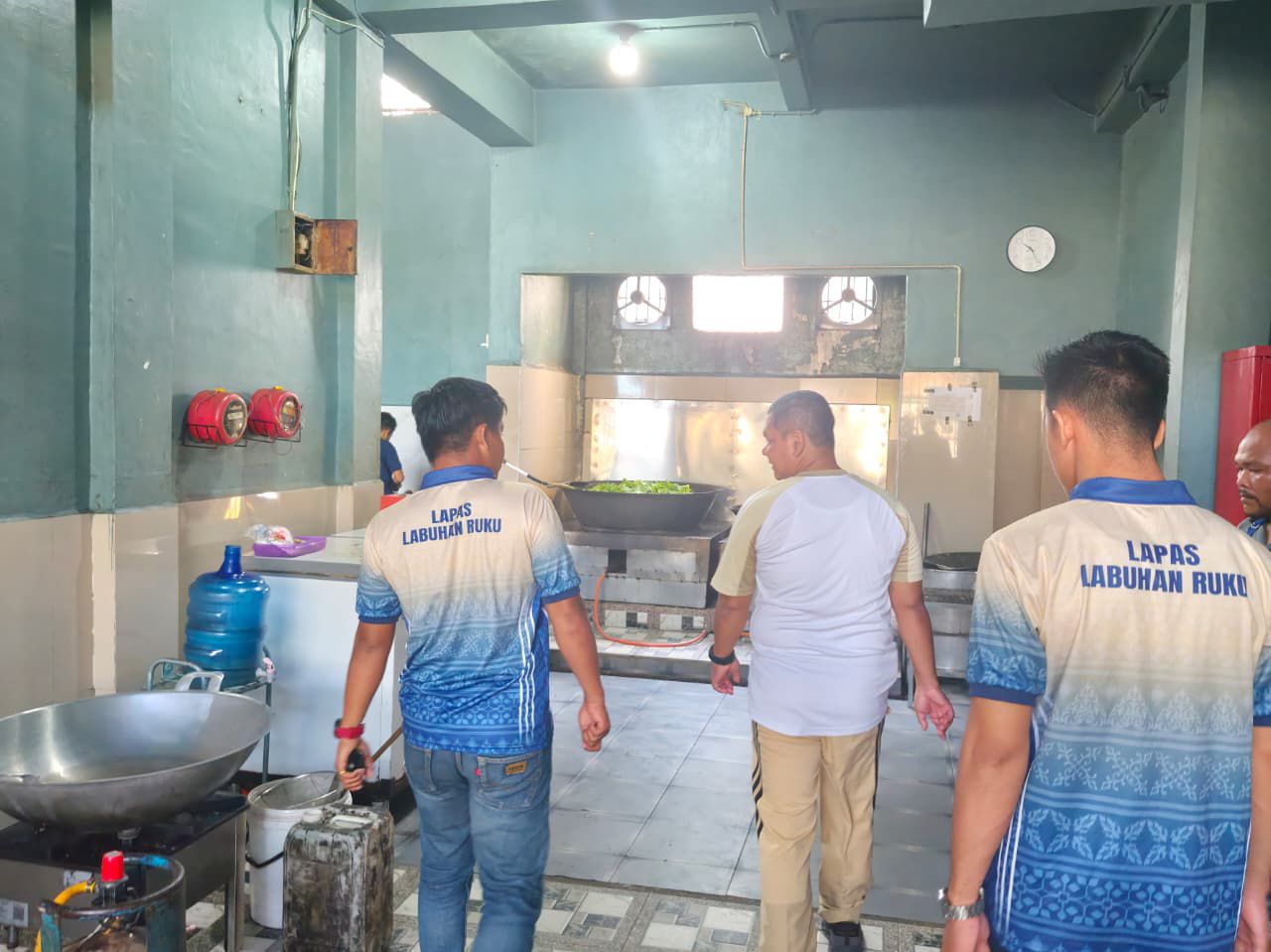 Kalapas Labuhan Ruku Perketat Pengawasan Dapur, Pastikan Makanan Warga Binaan Sesuai Standar