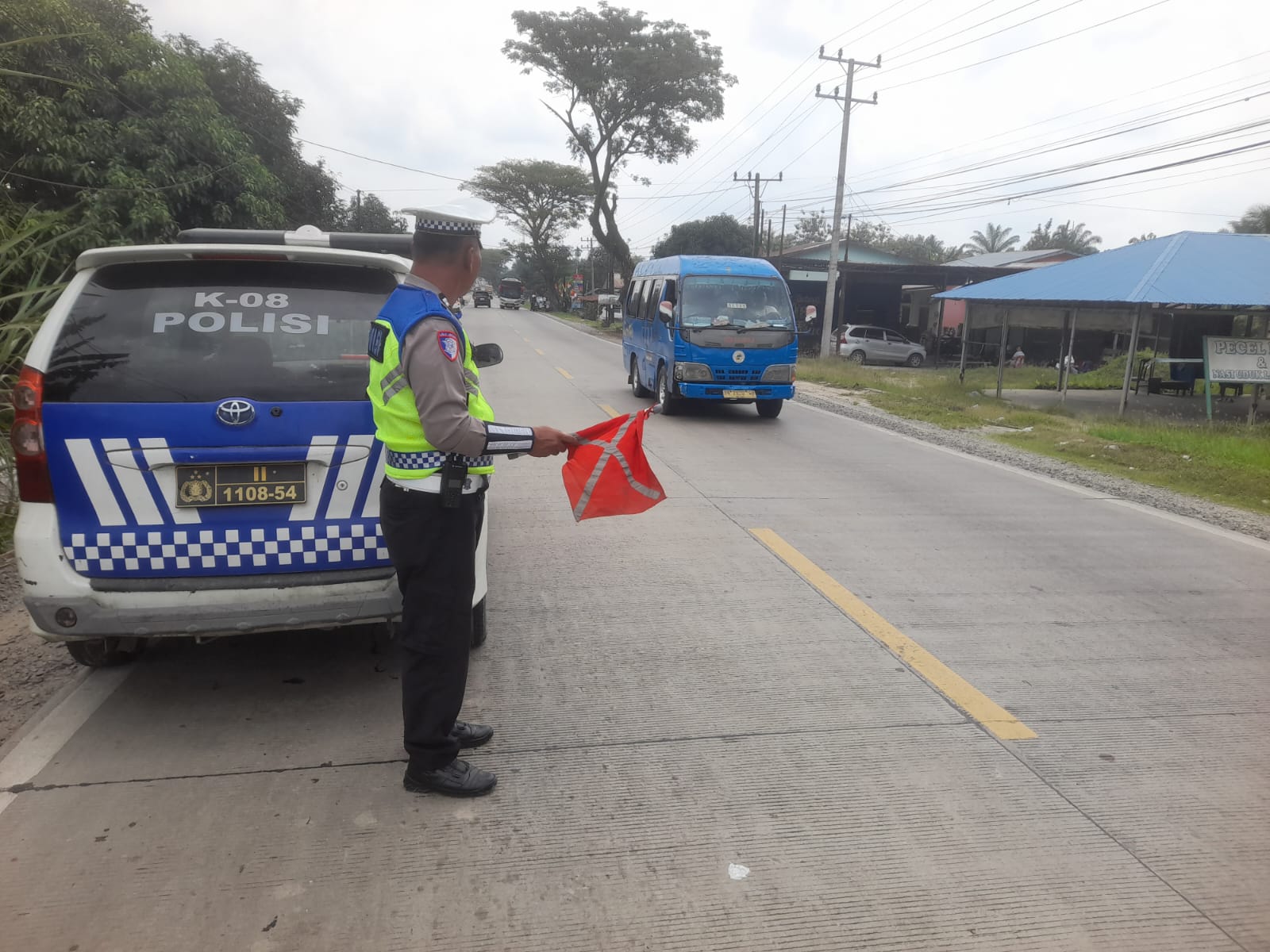 Sat Lantas Polres Batu Bara Gencar Patroli dan Kibas Bendera di Jalinsum Sei Bejangkar