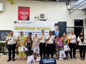 Ringankan Beban Keluarga Warga Binaan, Lapas Labuhan Ruku Bagikan Bantuan Sosial
