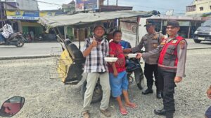 Polsek Indrapura Berbagi Berkah di Hari Jumat, Salurkan Bantuan Sembako untuk Kaum Dhuafa