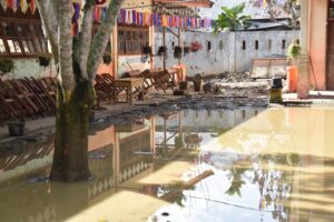 Pulihkan Sekolah Pascabanjir Bandang, Polres Bireuen Gotong Royong Bersihkan SD Negeri 11 Kutablang