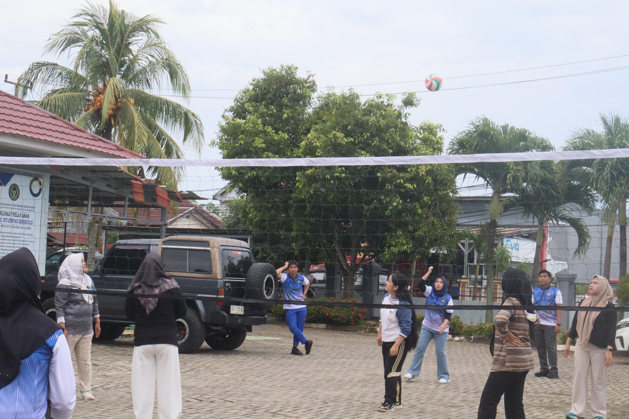 Kanwil Ditjenpas Bengkulu Gelar Olahraga Rutin, Perkuat Kebersamaan dan Jaga Kesehatan Pegawai