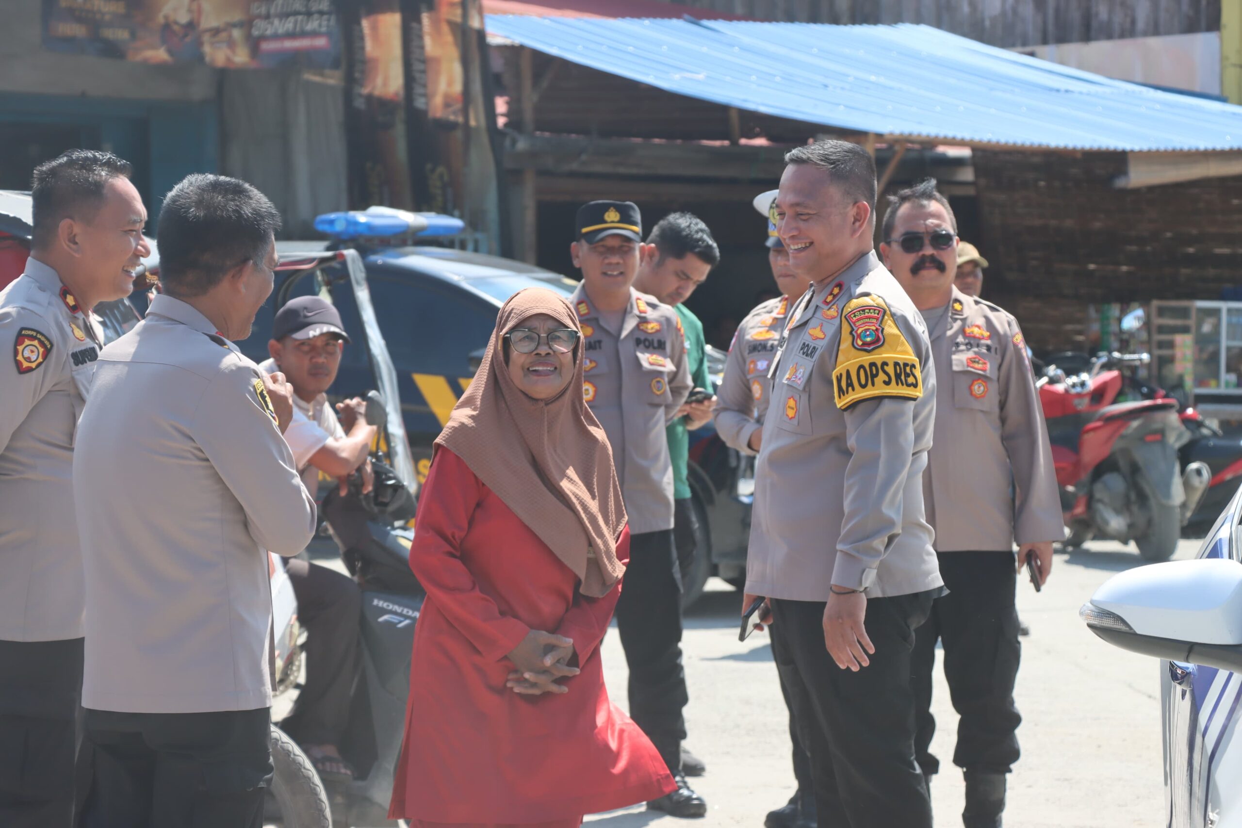 Kapolres Batu Bara Ajak Masyarakat Medang Deras Berantas Narkoba Sekaligus Berbagi Berkah Melalui Sambang dan Bantuan Makan Siang