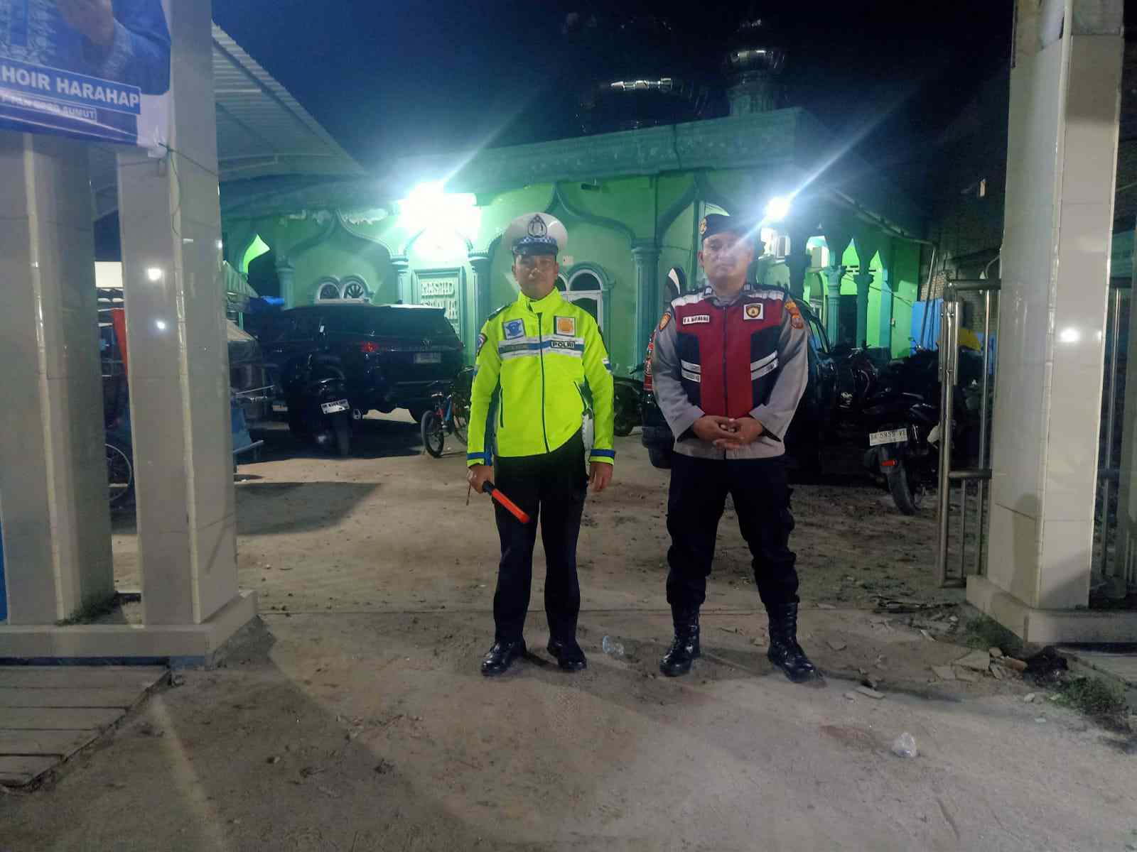 Polsek Indrapura Gelar Pengamanan Intensif Sholat Tarawih, Jaga Kekhusyukan Ibadah di Bulan Ramadhan