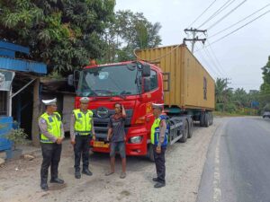 Satlantas Polres Batu Bara gelar sosialisasi dan siapkan area parkir untuk mobar truck