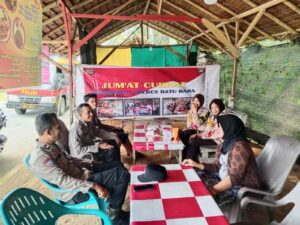 Jumat Curhat dan Sambang di Desa Sumber Makmur, ajak masyarakat jaga kamtibmas