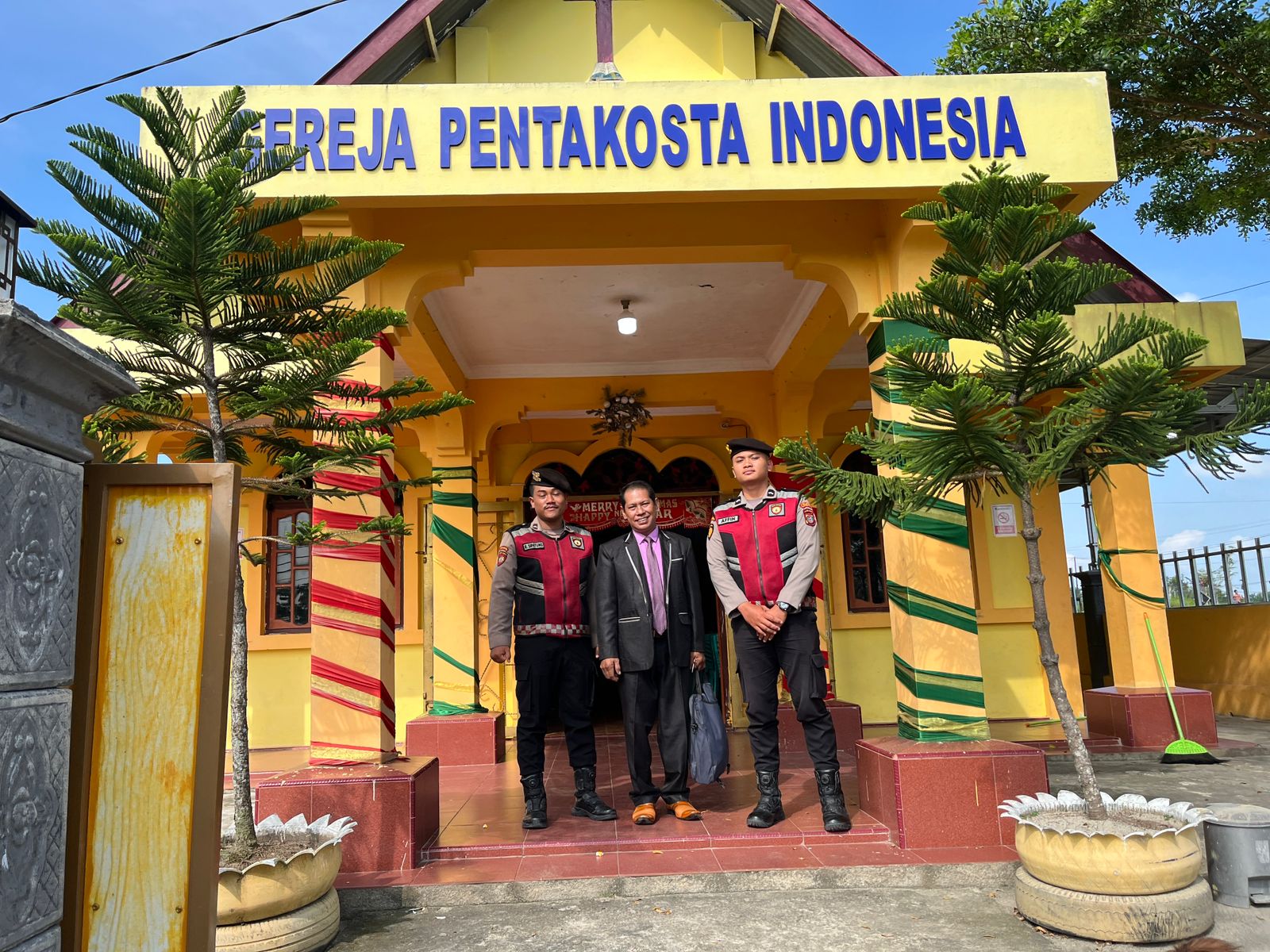 Giat Patroli Roda-4, Sat Sabhara Polres Batu Bara Laksanakan Pengamanan Gereja di Wilayah Hukum