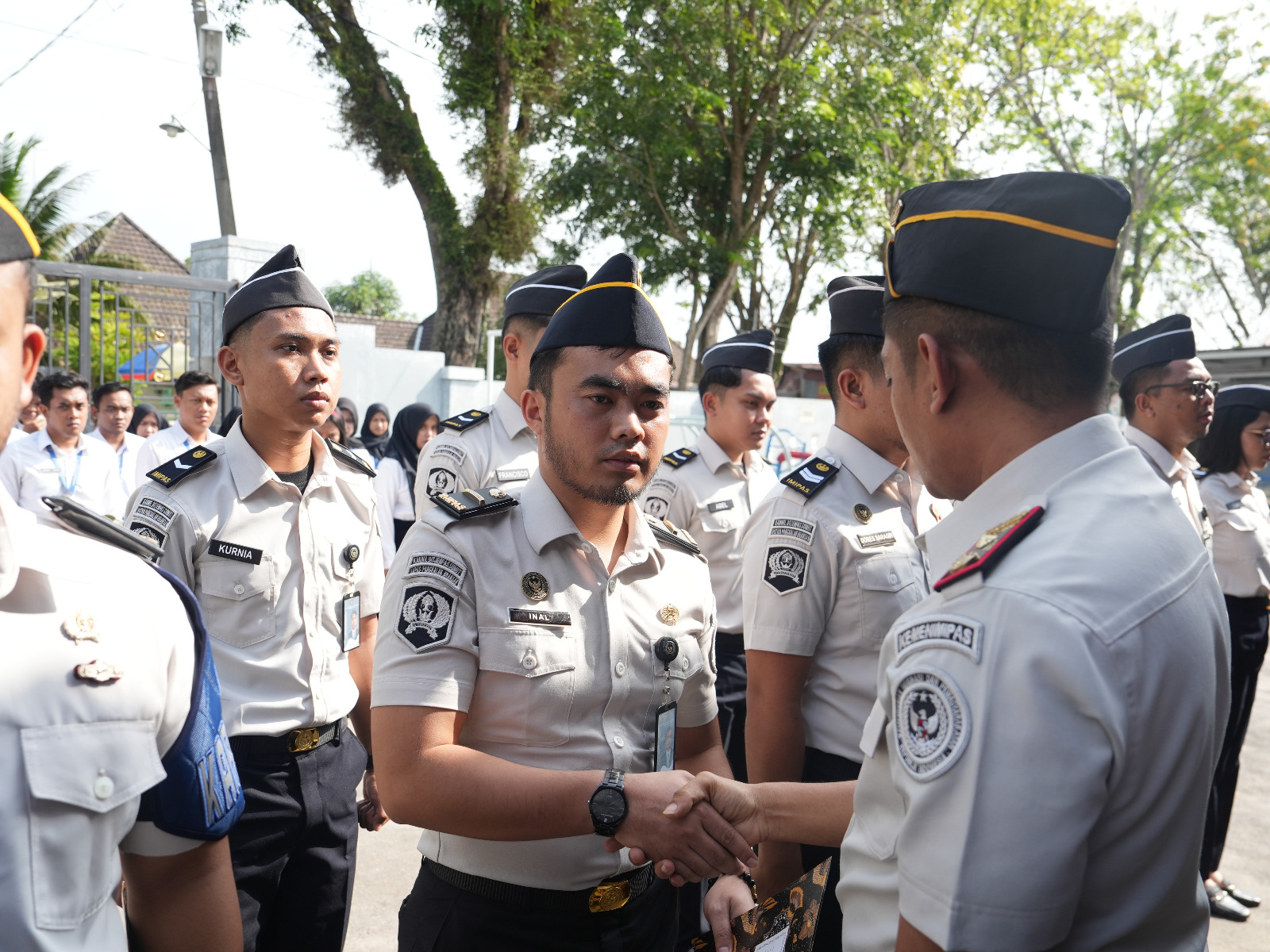 Rutan Pangkalan Brandan Gelar Apel Penyematan Kenaikan Pangkat dan Pemberian Penghargaan Pegawai Teladan