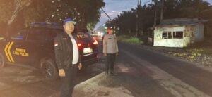 Personil Polsek Lima Puluh gelar patroli mobile pagi, jaga ketertiban jelang subuh puasa   