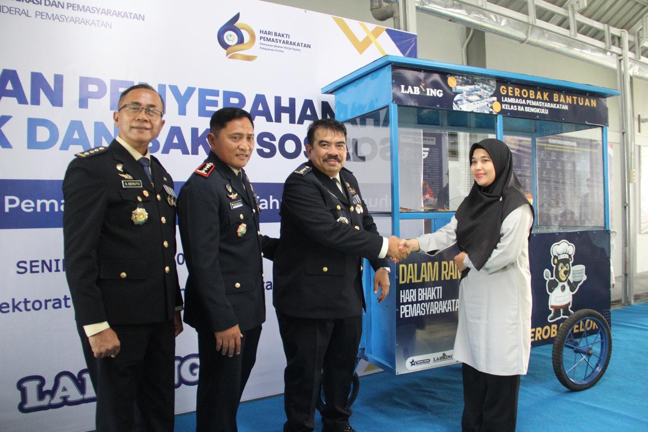 Soetopo Berutu Terima Penghargaan Petugas Berjasa II Dari Dirjen Pemasyarakatan Kementrian Imipas RI