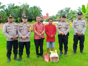 Polsek Talawi Gelar Minggu Kasih, Bagikan Sembako Kepada Kaum Dhuafa di Desa Gunung Rante